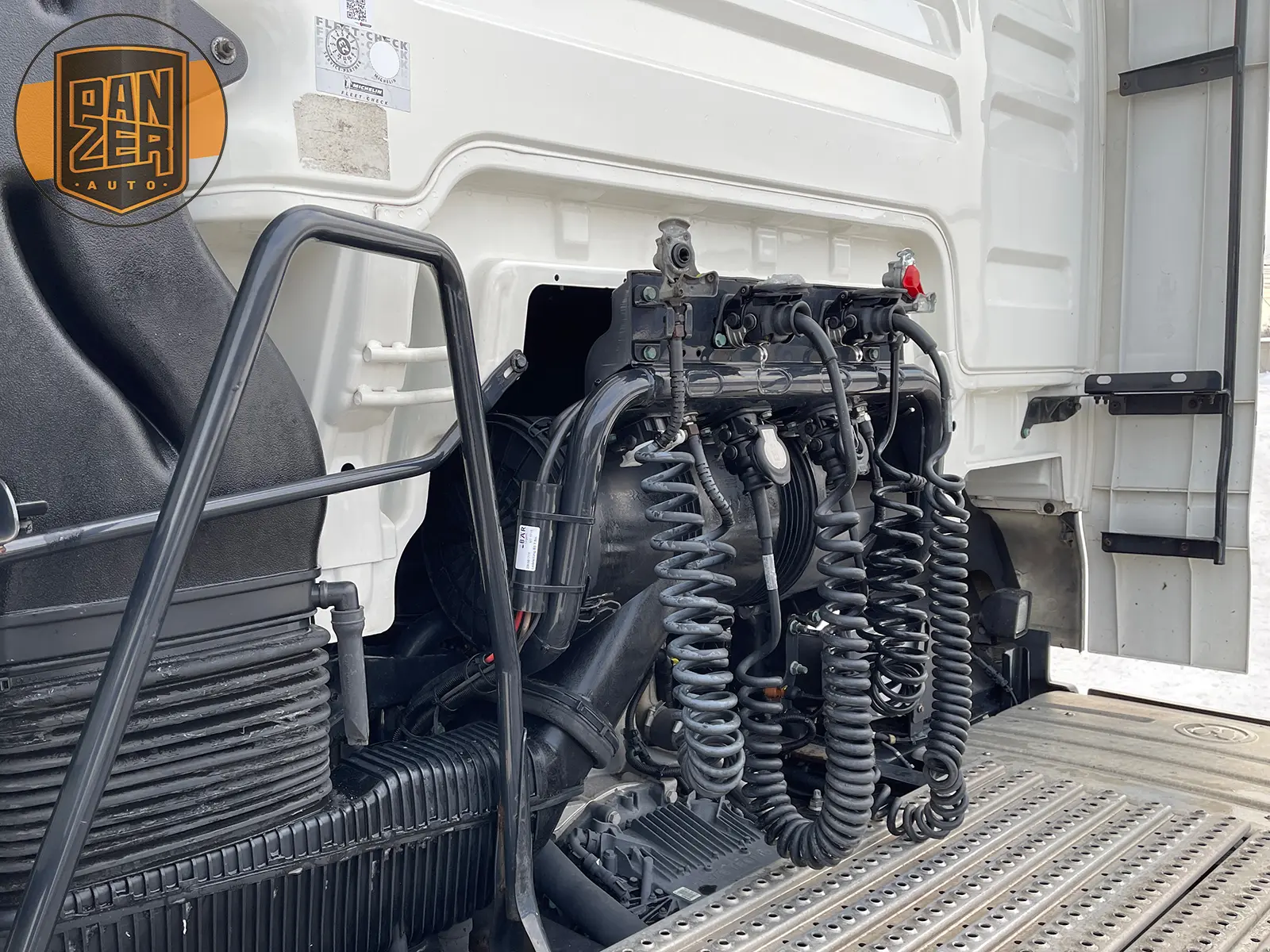 MAN TGX 18.480 тягач 4х2, XXL кабина, 2 бака - фото-детальных 18