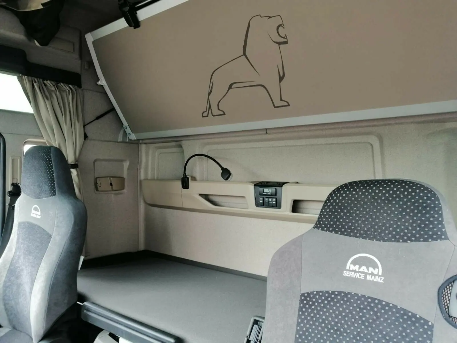 Тягач MAN TGX 26.440, 6х2, кабина XXL, подъемная ось, без пробега по РФ - фото-детальных 3