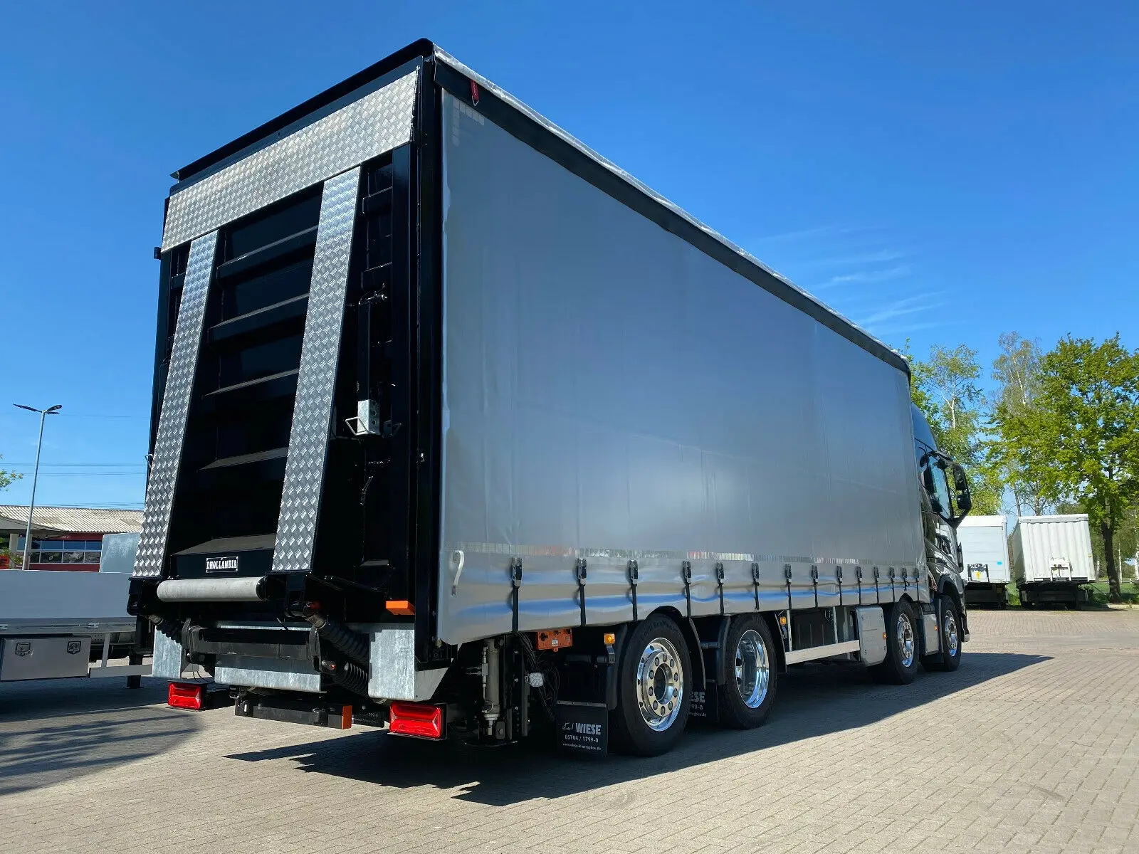 Новый Volvo FH500, 8x2, штора 61 м3, гидроборт 9 тонн, паспортная г/п 17 тонн - фото 5