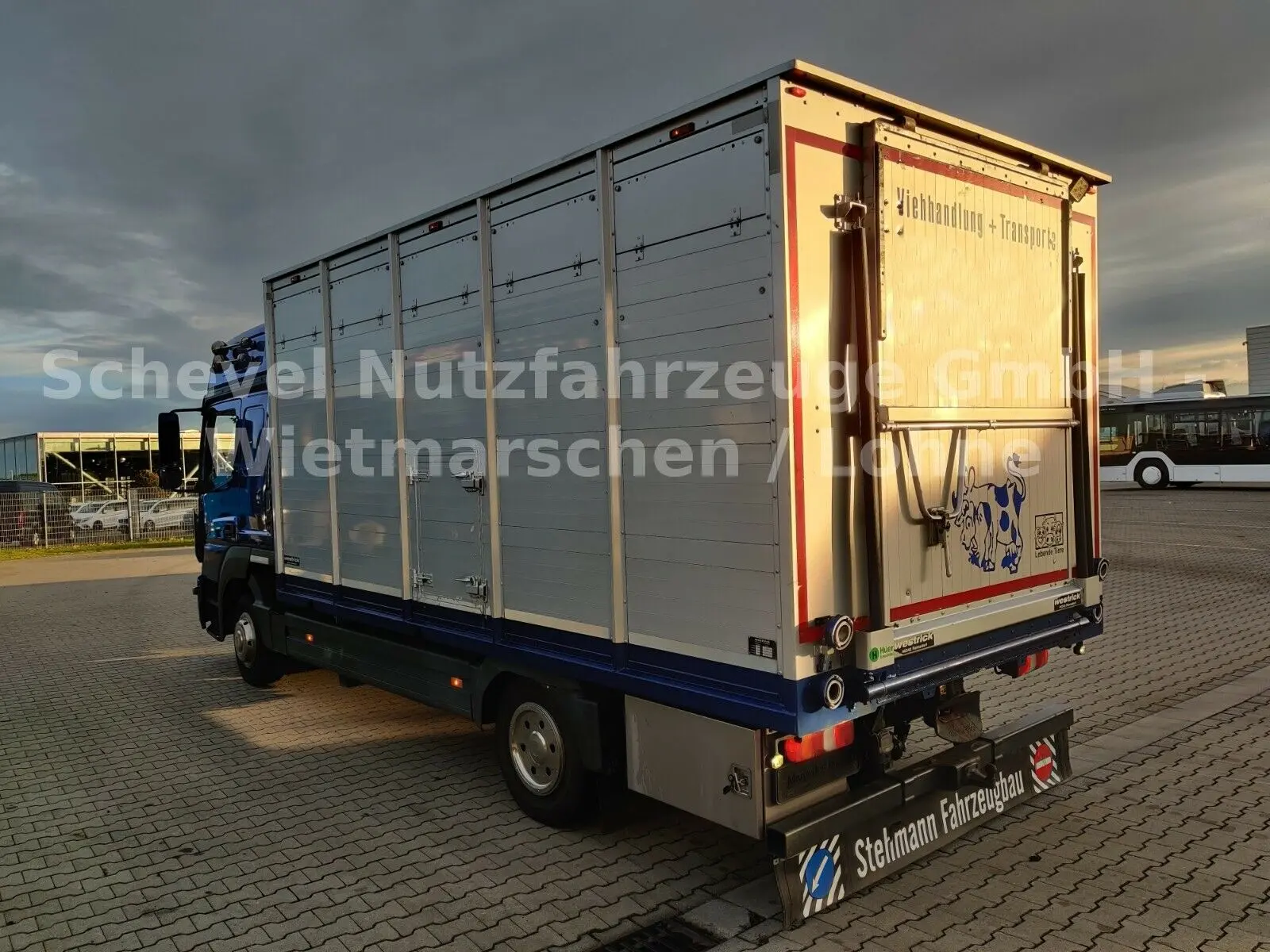 Грузовик для перевозки животных Mercedes Atego 1023, 2014 год, алюминиевый скотовоз 28 м3 - фото