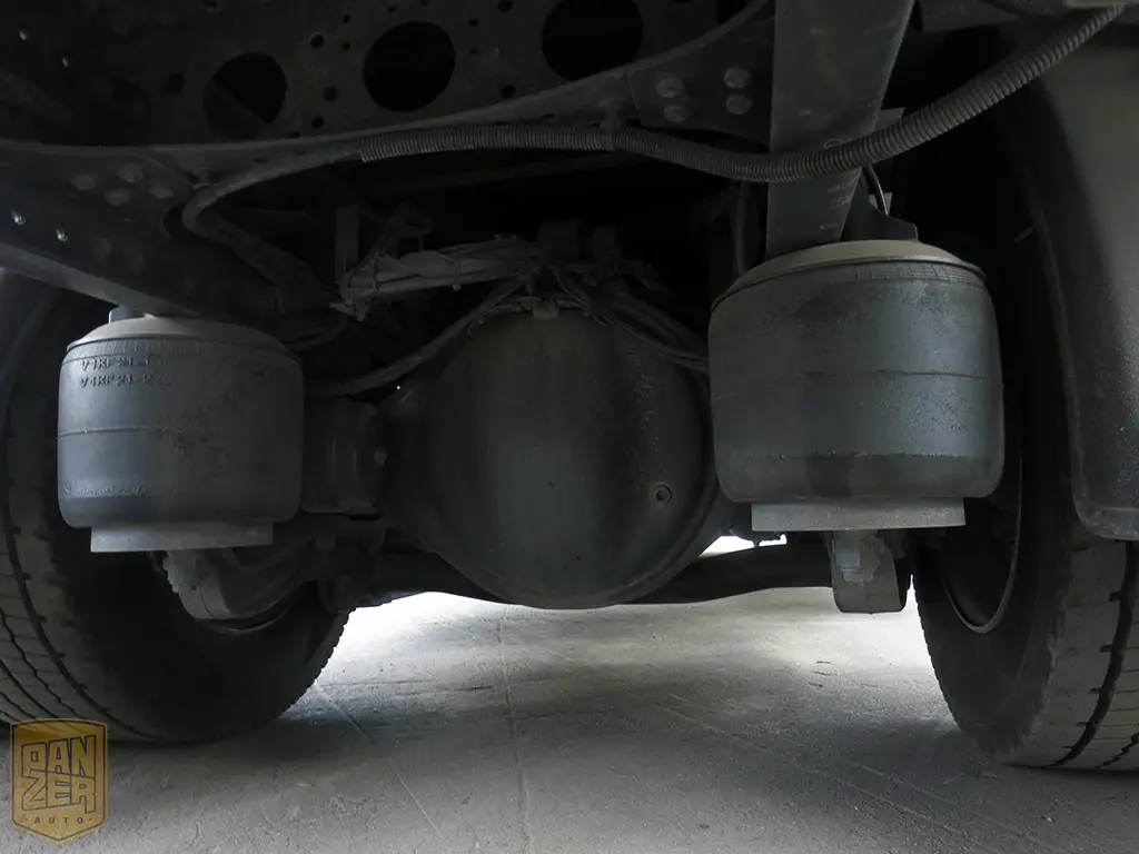 Mercedes-Benz Actros 1841 LL MegaSpace, 52м3 штора, 10-тонник - фото 12
