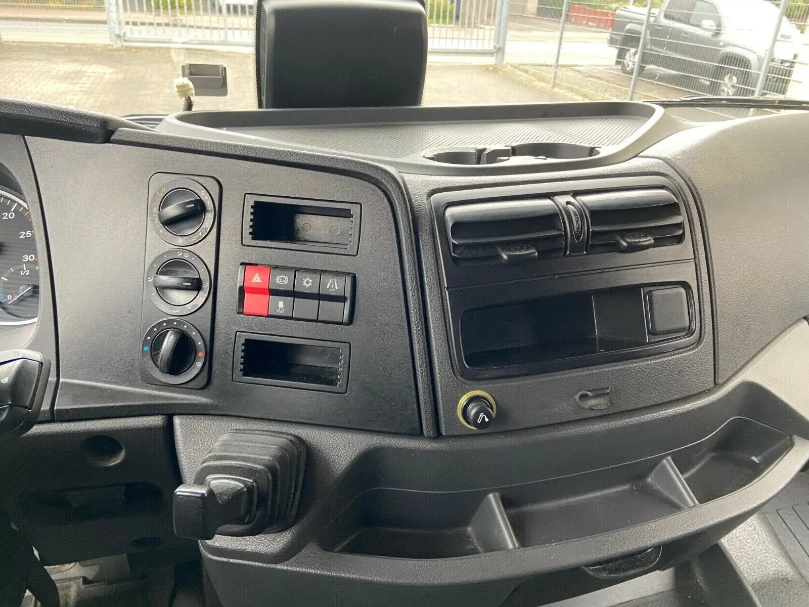 Mercedes Atego 824 L, 2016 год, штора-борт 50 м3, шестицилиндровый мотор, без пробега по РФ - фото 5