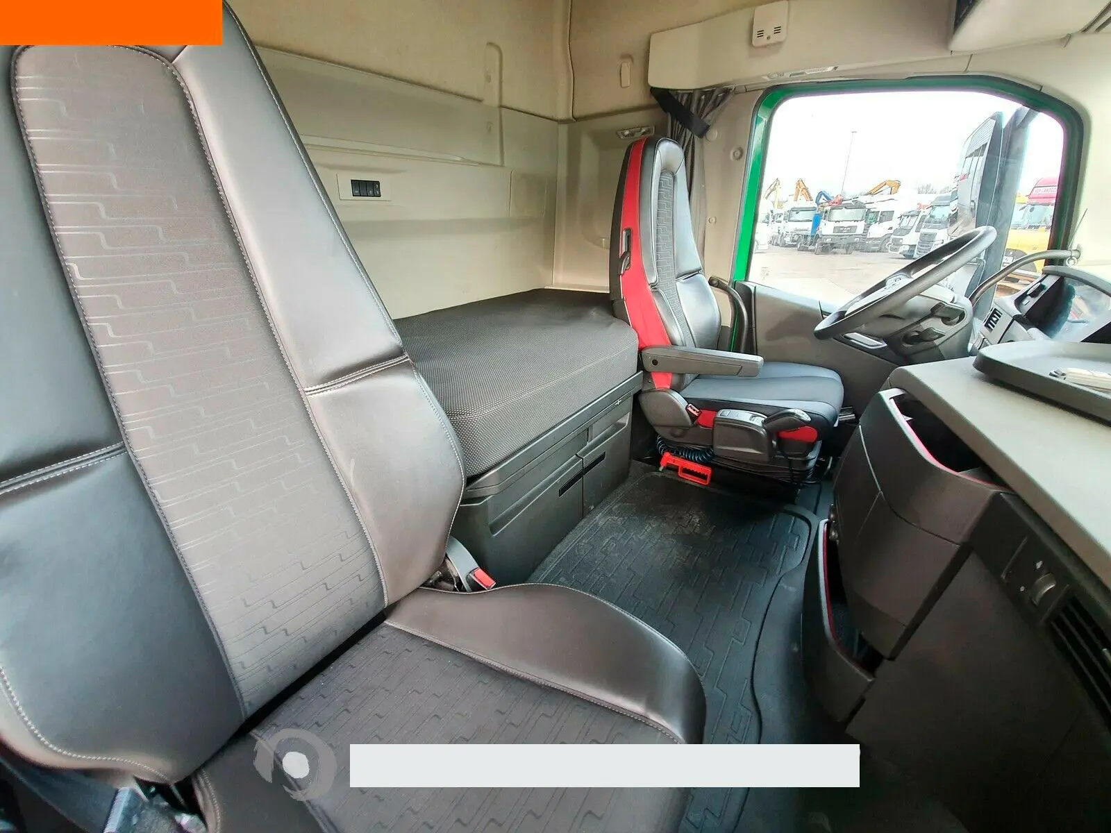 Тягач Volvo FH460, 6х2, 2015 год, подъемная ось, без пробега по РФ - фото-детальных 4
