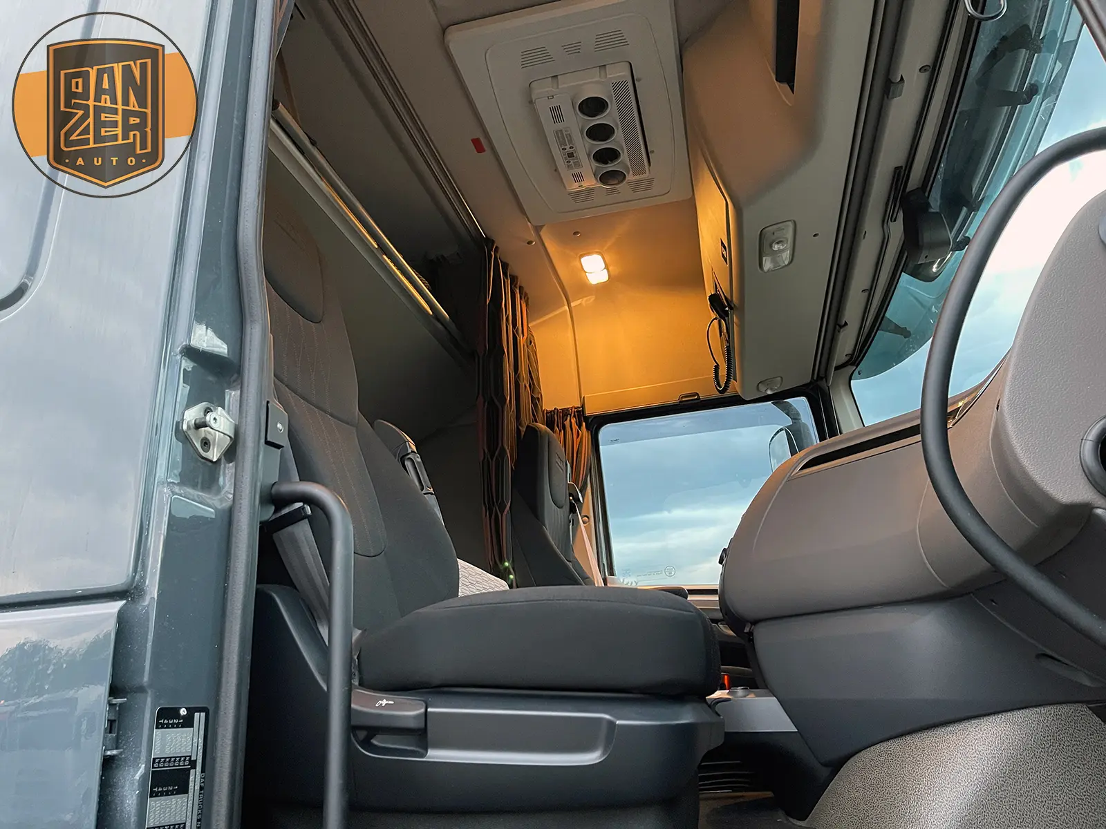 DAF XF530 6x4 тягач-тяжеловоз, сцепной вес 80 тонн - фото-детальных 6