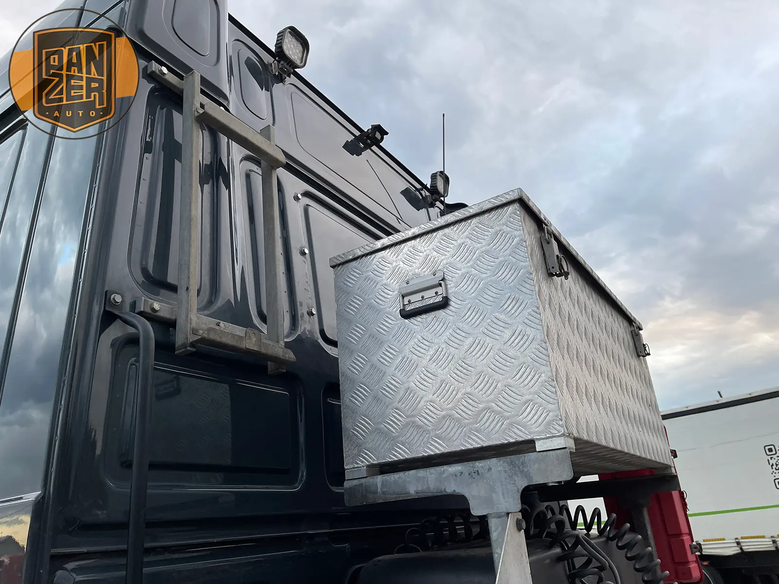 DAF XF530 6x4 тягач-тяжеловоз, сцепной вес 80 тонн - фото-детальных 20