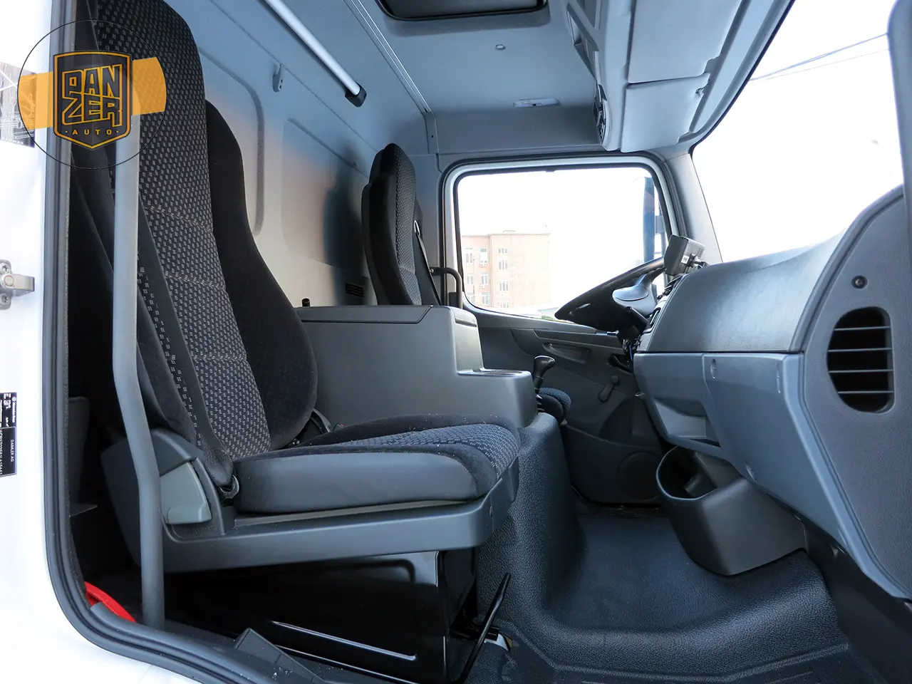 Mercedes Atego 1218 L, изотермический фургон 8.2м, 2011 г, гидроборт - фото 12