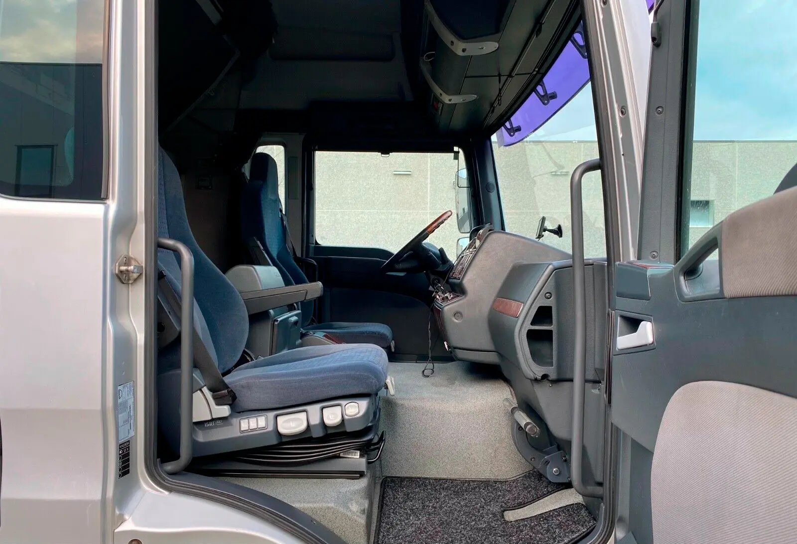 Автовоз на 3 авто MAN TGL 12.240 BL, спальная кабина, без пробега по РФ - фото 7