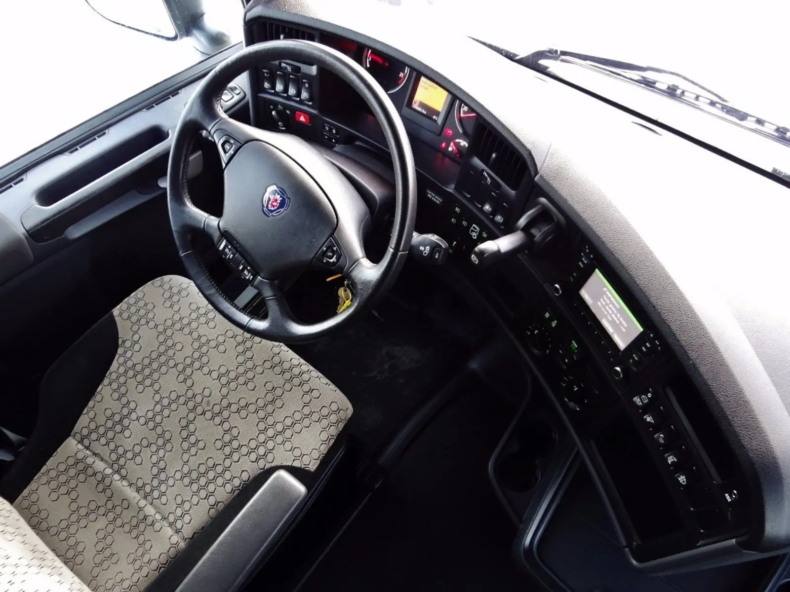 Тягач Scania R 410, Евро-6, 2015 год, кабина Streamline, без пробега по РФ - фото-детальных 3