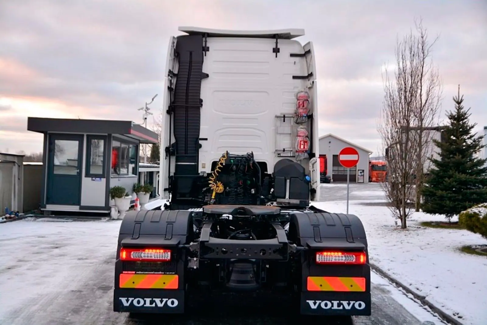 Тягач Volvo FH 460, 2016 год, 469 л.с., кабина Globetrotter XL, без пробега по РФ - фото-детальных 11