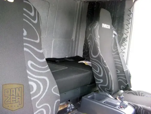 Iveco Eurocargo 120E22/P, фургон 42м3, 50тыс.км, гидролифт 1500кг, 2011г, г/п 8т, высокая кабина со спальником - фото 2