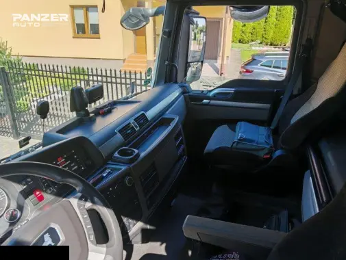 Грузовик MAN TGX 18.360, 2019 год, 10 тонник, кузов с тентом куб, гидроборт - фото 6