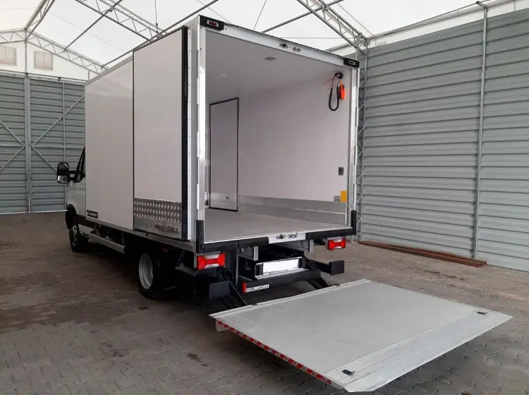 Рефрижератор Iveco Daily 35C13, спарка, автомат, 13 кубов, гидроборт, полная масса 3500 кг, без пробега по РФ - фото