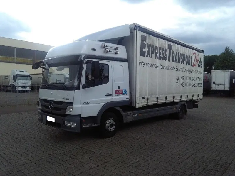Грузовик тентованный Mercedes Atego 822, 2011 год | photo 0
