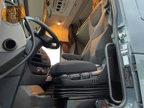 DAF XF530 6x4 тягач-тяжеловоз, сцепной вес 80 тонн - фото-детальных 3