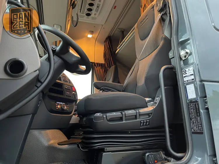 DAF XF530 6x4 тягач-тяжеловоз, сцепной вес 80 тонн - фото-детальных 3