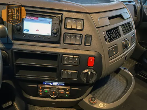 DAF XF530 6x4 тягач-тяжеловоз, сцепной вес 80 тонн - фото-детальных 35