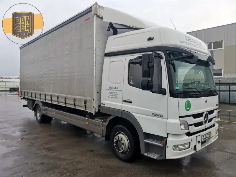 Грузовик тентованный Mercedes Atego 1229, 2013 год | photo 0
