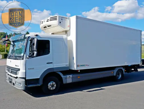 Рефрижератор Mercedes Atego 1222L, спальная кабина, ворота и гидролифт - фото