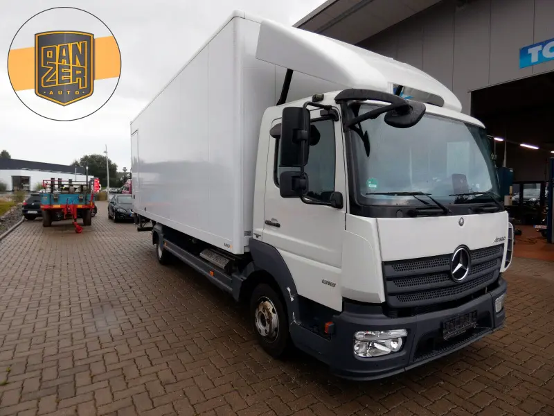 Грузовой фургон Mercedes Atego 818, 2016 год | photo 0