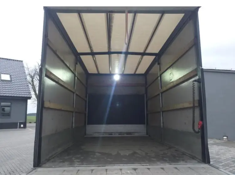 Iveco Daily 35C18, 2018 год, спарка, штора-борт 30 м3, гидроборт, полная масса 3500 кг, спальник - фото 2