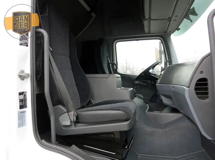 Mercedes Atego 1224L, 02/2013г, штора 50 м3, гидролифт, 2 спальника - фото 15