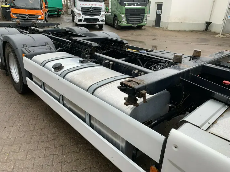 MAN TGX 26.480 контейнеровоз низкорамный BDF из Германии, 2015 г, кабина XLX, г/п 16т - фото 7