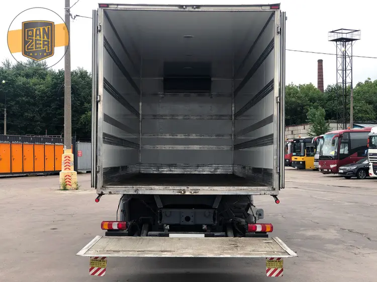 Mercedes Atego 1224 L рефрижератор со спальником 46 кубов, 18 европалет, гидроборт - фото 2