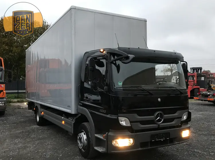 Фургон Mercedes Atego 1222 L, 2013 г, 48 м3, гидролифт, боковая дверь - фото