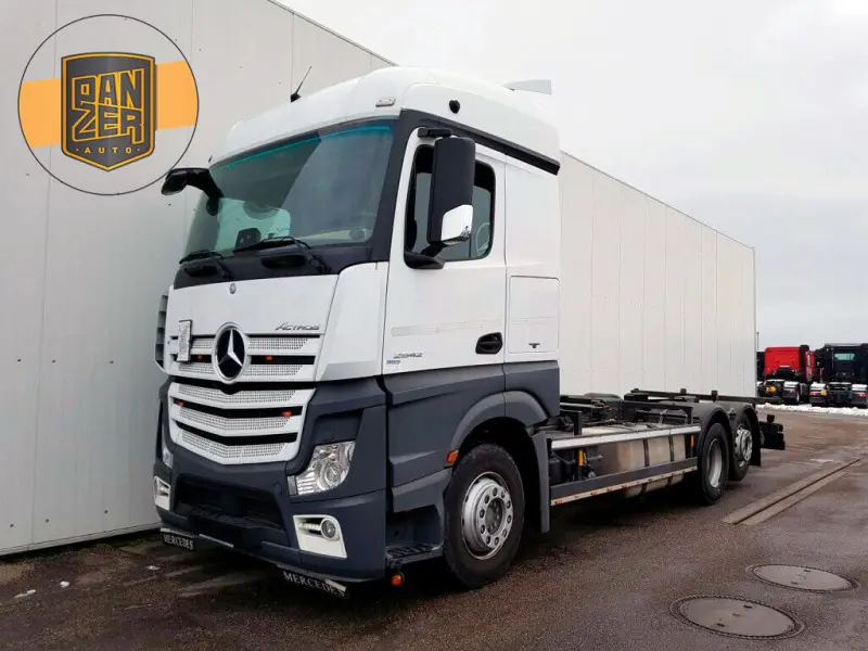 Грузовой контейнеровоз Mercedes Actros 2542, 2015 год | photo 0