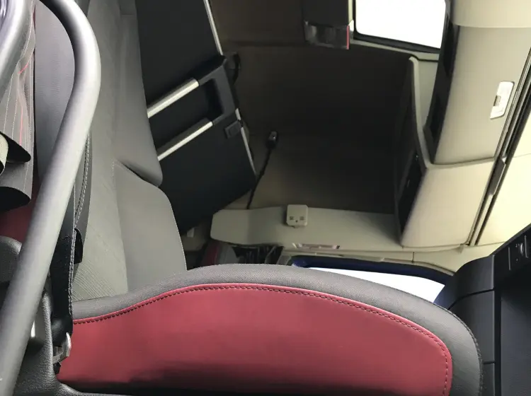 Пятнадцатитонник Volvo FH 460, 6х2, 2016 год, штора 55 кубов, 19 европалет, без пробега по РФ - фото 32