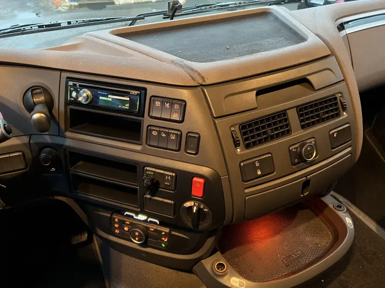 Тягач DAF XF 450, 4х2, Space Cab 2 спальника, 2017 год, без пробега по РФ - фото-детальных 4