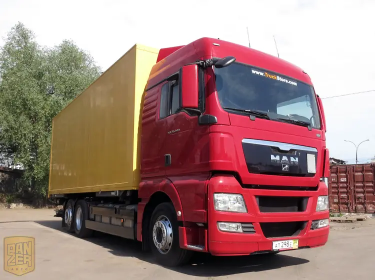 MAN TGX 26.440, 2011г, 6х2, 50м3 фургон, г/п 16т, ворота + гидролифт, высокая кабина - фото 8