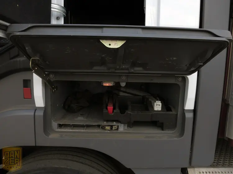 Mercedes-Benz Actros 1841 LL MegaSpace, 52м3 штора, 10-тонник - фото 14