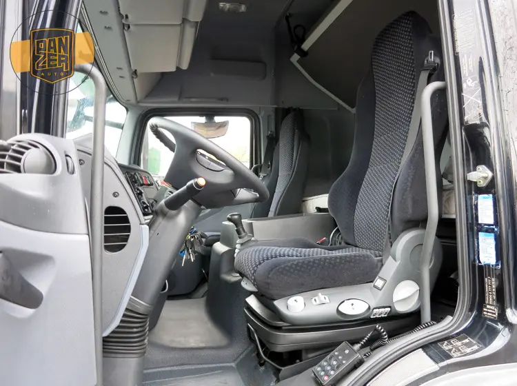 Mercedes Atego 822 L, 12/2013г, пятитонник, штора 40 м3 с гидролифтом, 2 спальника - фото 3