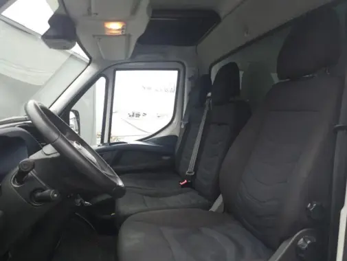 Iveco Daily 35C18, 2018 год, спарка, штора-борт 30 м3, гидроборт, полная масса 3500 кг, спальник - фото 3