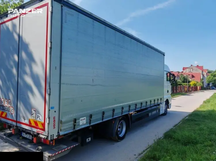 Грузовик MAN TGX 18.360, 2019 год, 10 тонник, кузов с тентом куб, гидроборт - фото 4