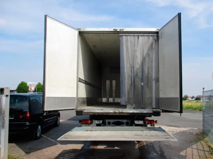 Рефрижератор автономный Mercedes Atego 1224 L, 2010г, кузов 7.6м, ворота+лопата, до 12 тонн - фото