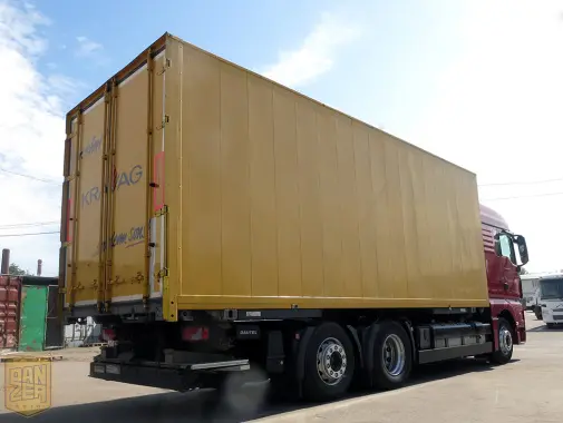 MAN TGX 26.440, 2011г, 6х2, 50м3 фургон, г/п 16т, ворота + гидролифт, высокая кабина - фото
