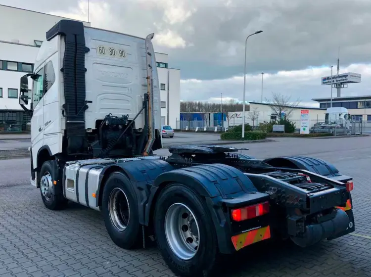 Тягач Volvo FH16 550, 6х4, 2015 год, пневмоподвеска, без редукторов, без пробега по РФ - фото-детальных