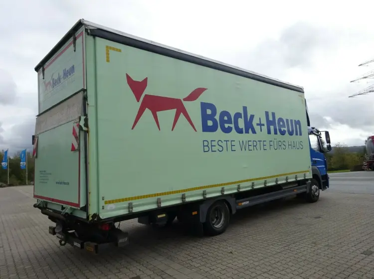 Mercedes Atego 821 L, 2014 год, штора 48 кубов с гидробортом, сдвижной верх, без пробега по РФ - фото