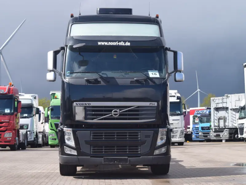 Грузовой контейнеровоз Volvo FH 460, 2012 год | photo 0