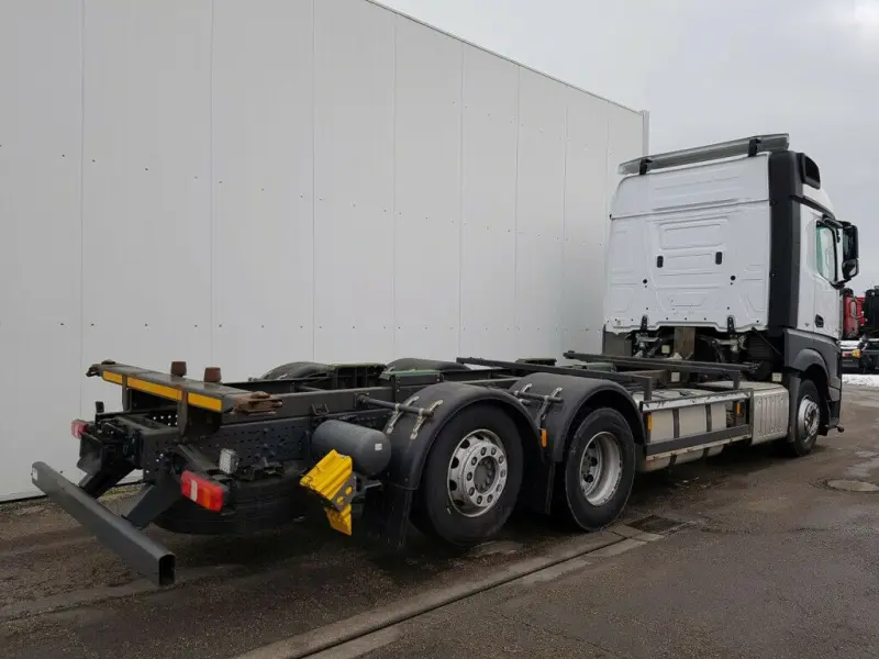Грузовой контейнеровоз Mercedes Actros 2542, 2015 год | photo 1