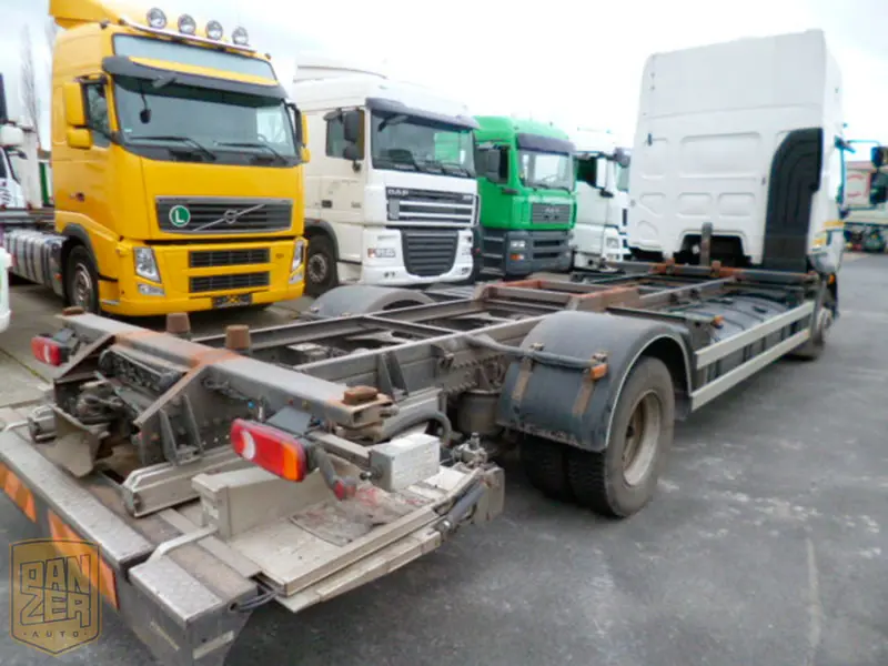 Грузовой контейнеровоз Volvo FL 290, 2010 год | photo 1