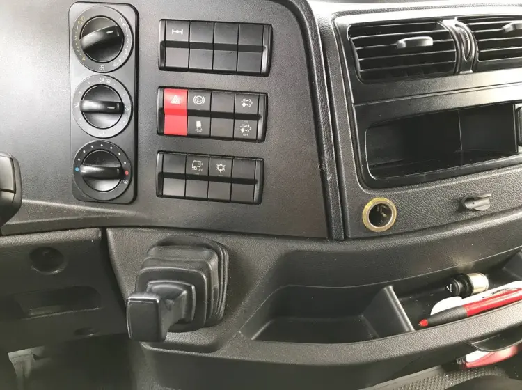 Mercedes Atego 1224 L, 2015 год, шторная надстройка 48 м3, гидролифт, высокая кабина - фото 4