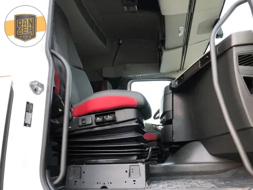 Контейнеровоз БДФ Volvo FH 460, из Германии, 2017г, г/п 17т - фото 11
