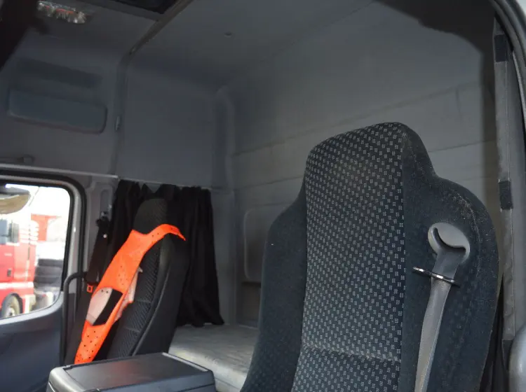 Mercedes Atego 1224 L, 2011г, тент шторки 50м3, гидролифт, кабина Мегаспейс - фото 3
