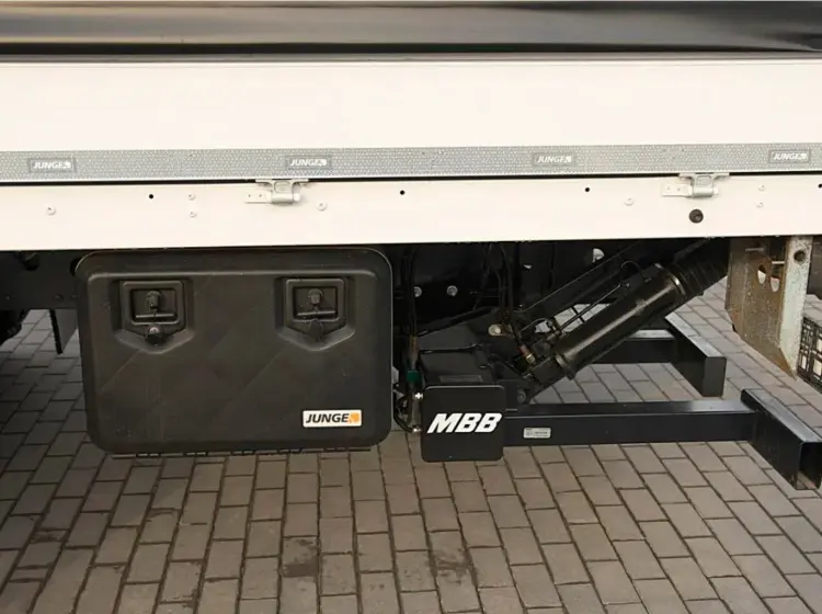Mercedes Atego 1224 L нового поколения, 2015 год, штора-борт 50 м3, гидролифт, высокая кабина - фото 7