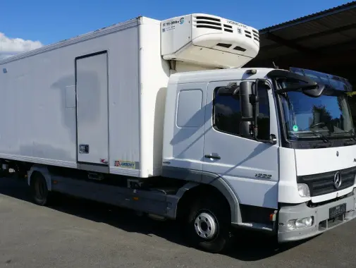 Рефрижератор Mercedes Atego 1222L, спальная кабина, ворота и гидролифт - фото 8