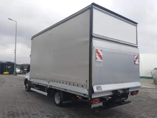 Iveco Daily 35C18, 2018 год, спарка, штора-борт 30 м3, гидроборт, полная масса 3500 кг, спальник - фото 8