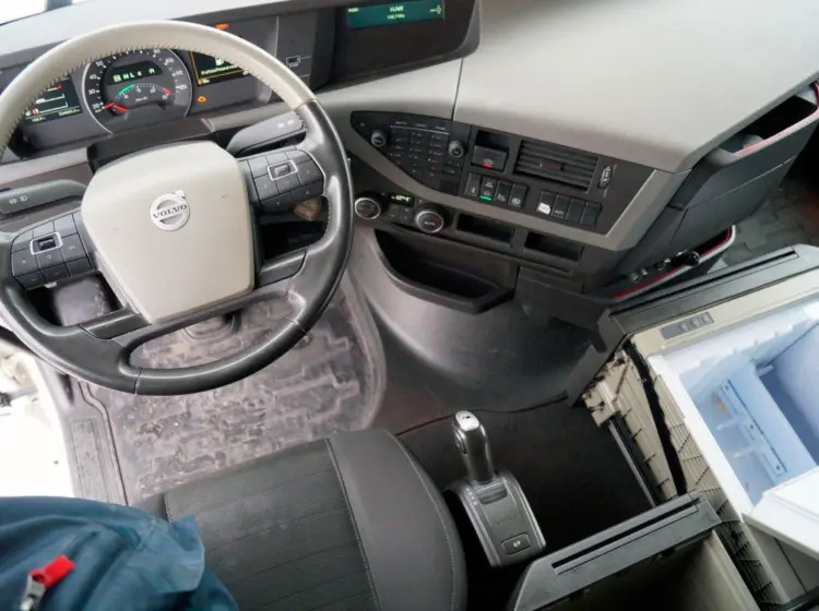 Тягач Volvo FH 460, 2016 год, 469 л.с., кабина Globetrotter XL, без пробега по РФ - фото-детальных 4